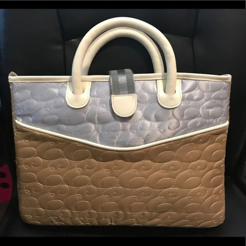 Kiva Elli quilted tablet/laptop bag